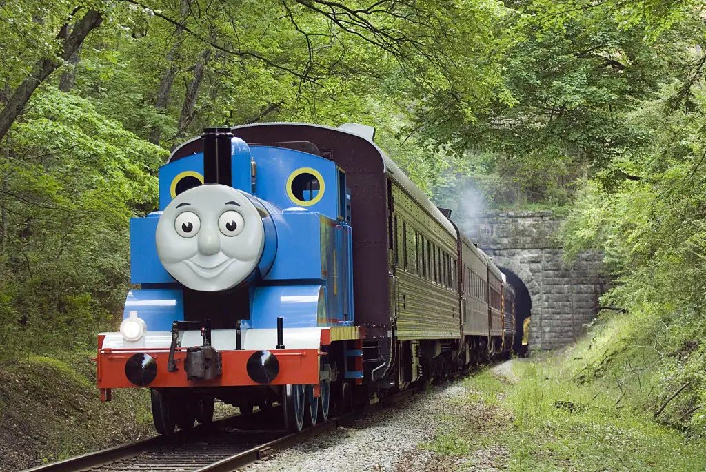 Thomas steams down the track_HIGH