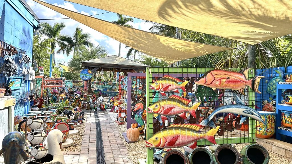 Matlacha Menagerie art gallery in Matlacha Florida on Pine Island